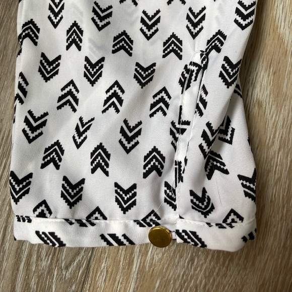 Black and white blouse - Picture 3 of 4